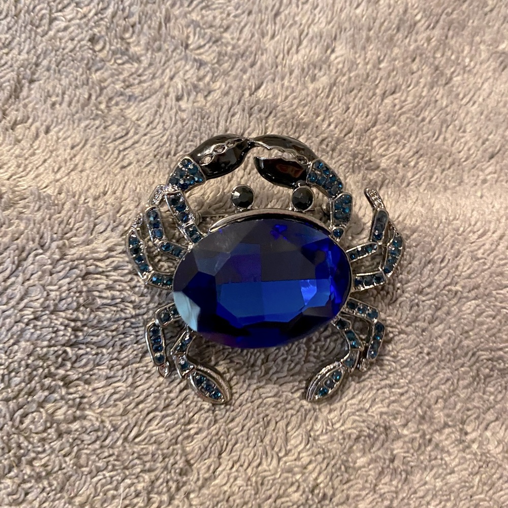 Jay strongwater blue crab pin